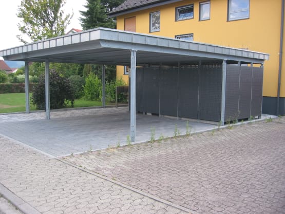 Carport mit Einhausung